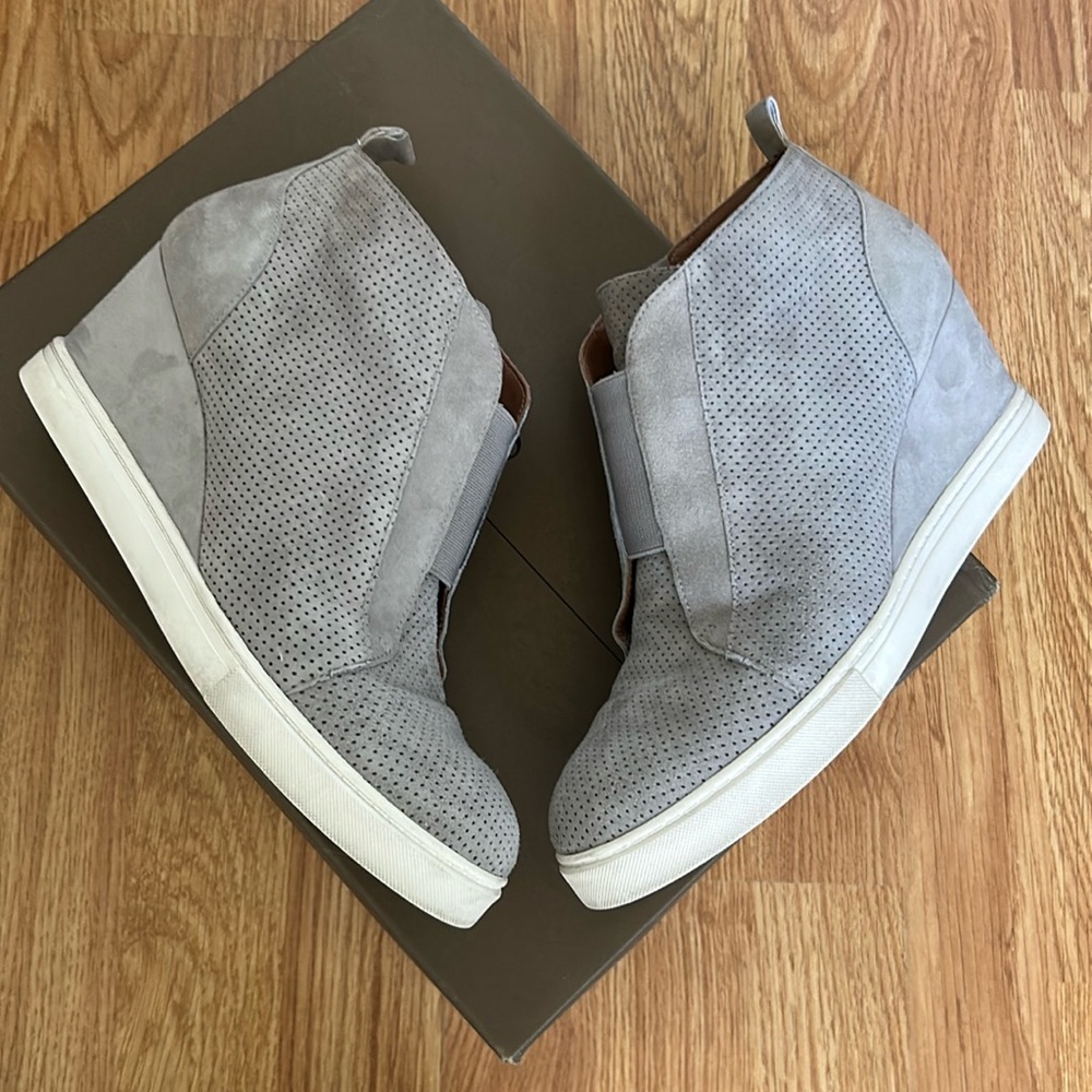 Linea Paolo Women's Gray Wedge Sneaker shoe size 8.5 - Picture 8 of 9